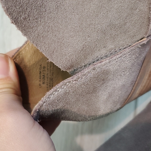 Lucky Brand "Like New"Fahmida Taupe/Fawn Ankle Suede Booties shoes sz 8.5 - Picture 14 of 14